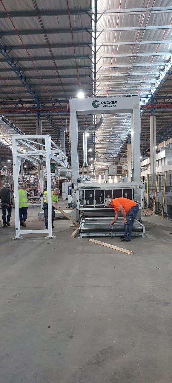 Dücker Corrpal machine assembly